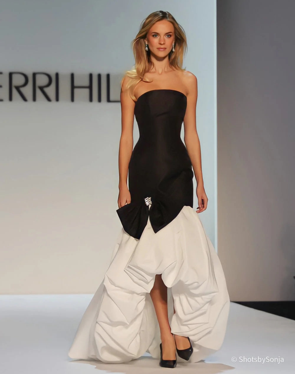 58707 Sherri Hill 27L