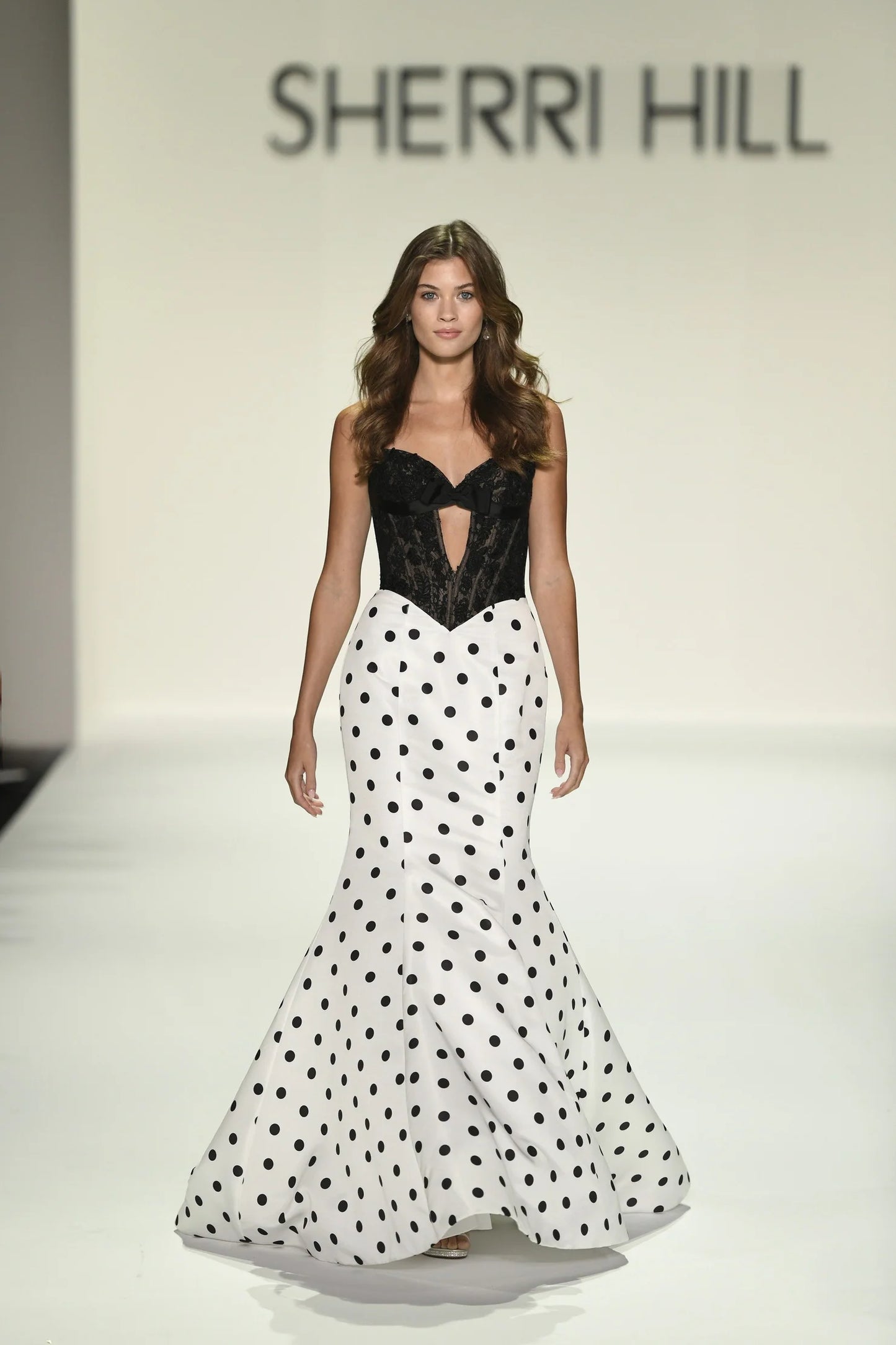 57932 Sherri Hill 26